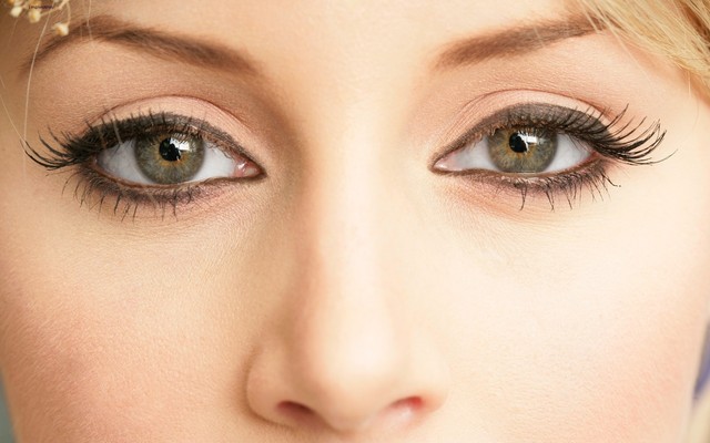 Get Healthy Looking Eyes With These Tips