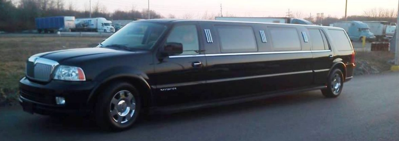 Top 4 Benefits Of Hiring Limousine Service For Airport Transfers