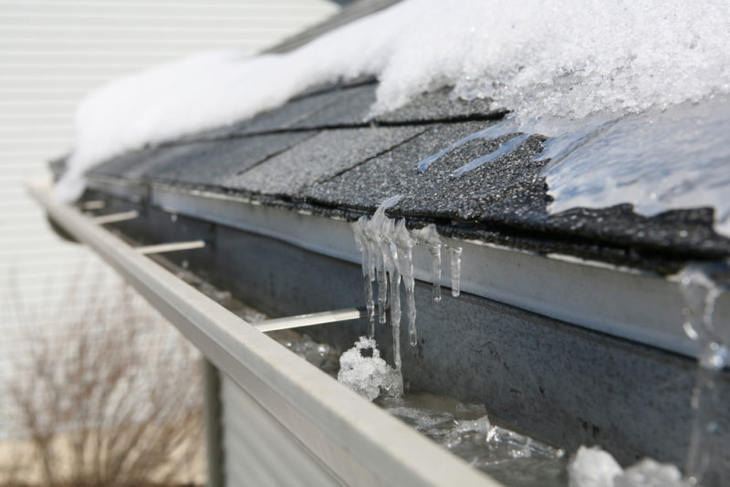 Pros and Cons Of Roof Replacement During Winter