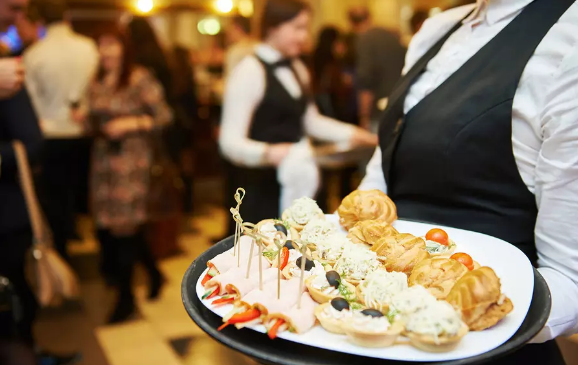What are The Advantages of Hiring Catering Services For Your Corporate Event